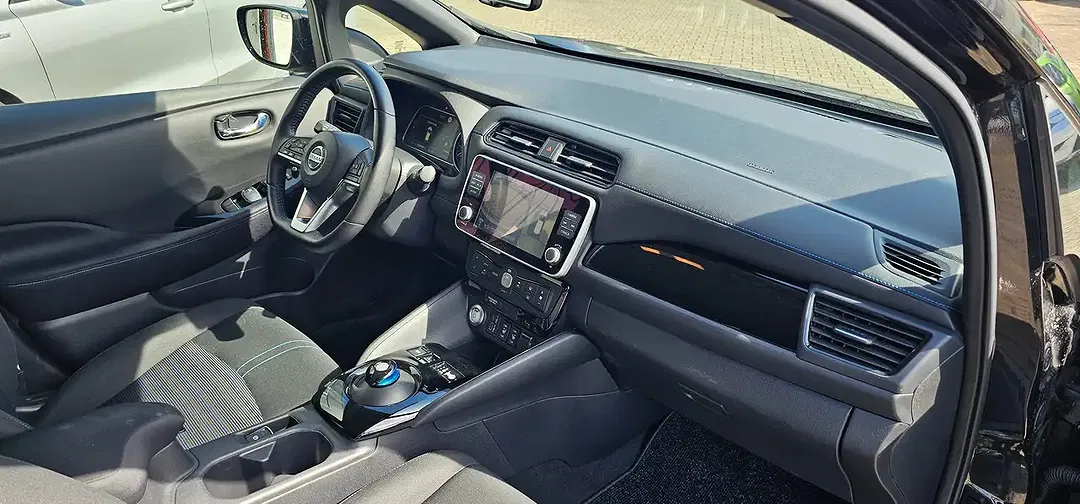 Nissan Leaf - Thumbnail 12