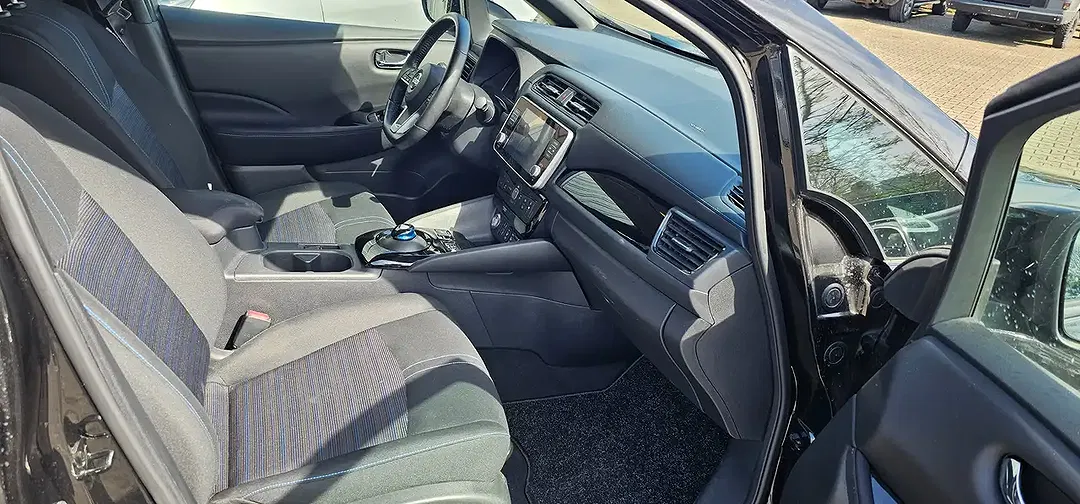 Nissan Leaf - Thumbnail 14