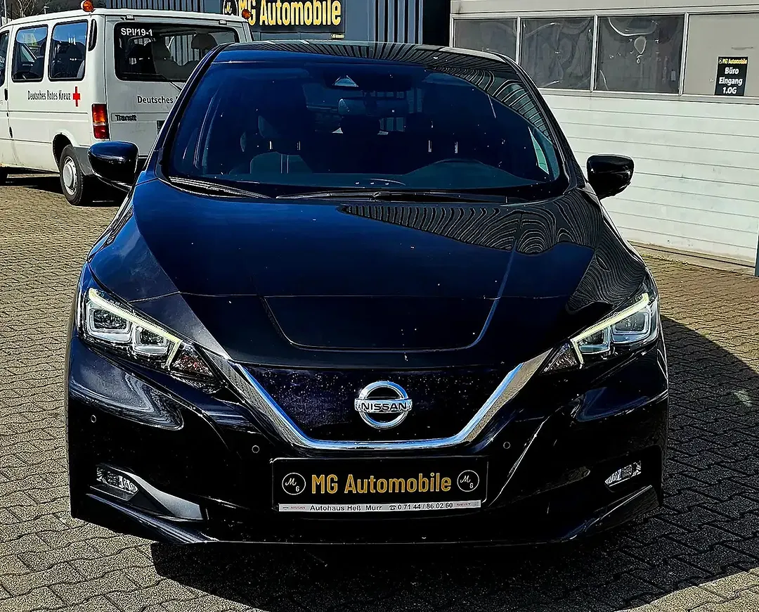 Nissan Leaf - Thumbnail 3