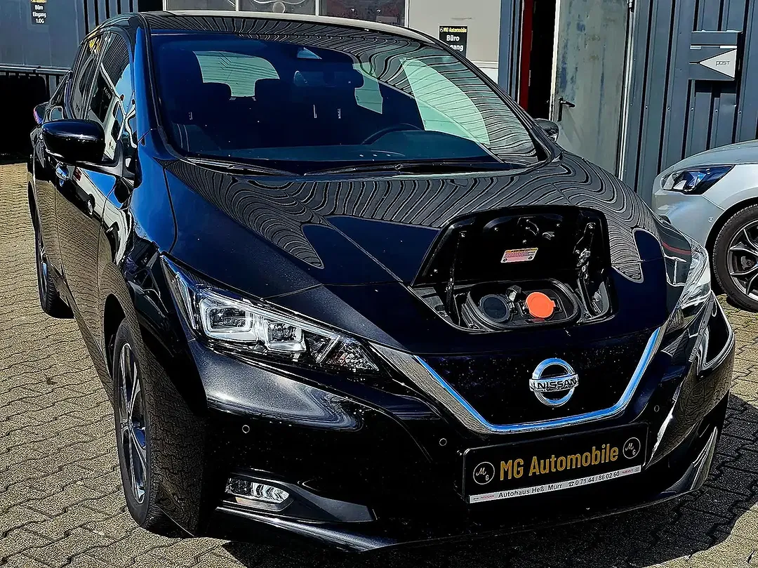 Nissan Leaf - Thumbnail 4