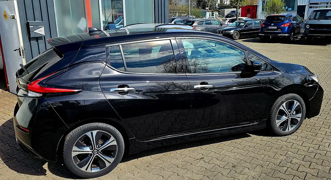 Nissan Leaf - Thumbnail 5