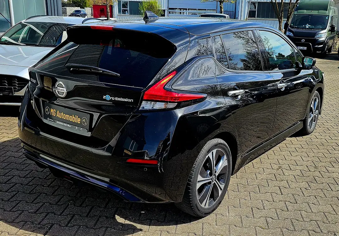 Nissan Leaf - Thumbnail 6