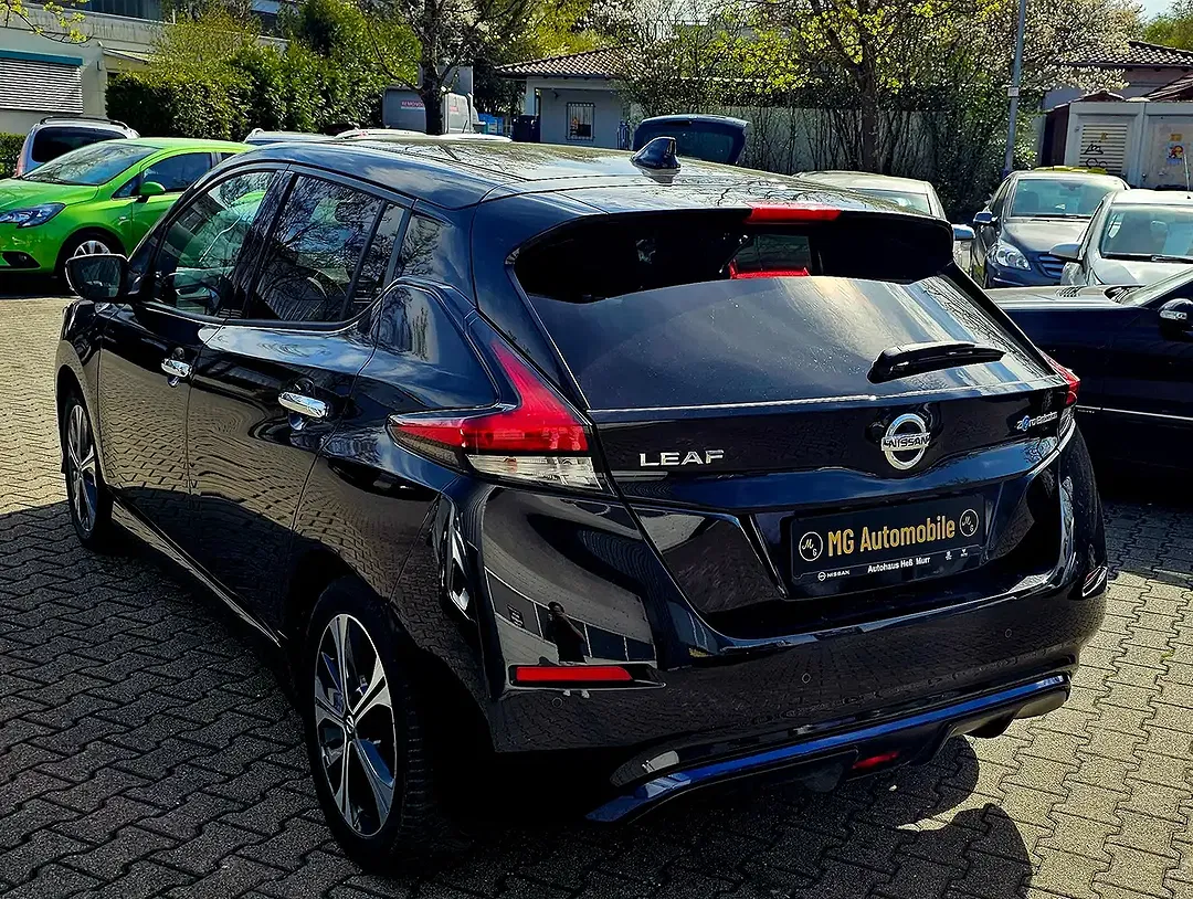 Nissan Leaf - Thumbnail 8