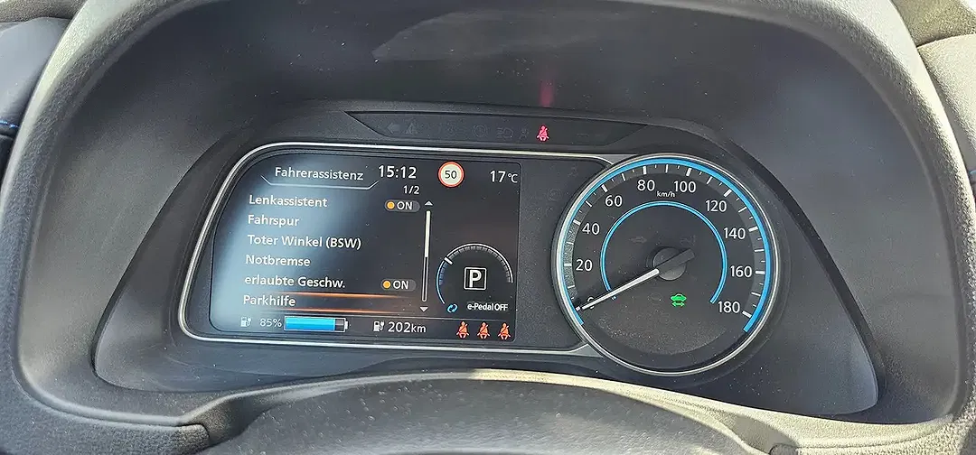 Nissan Leaf - Thumbnail 9