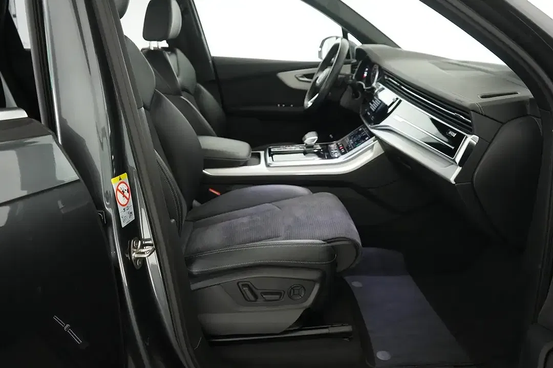 Audi Q7 - Thumbnail 9