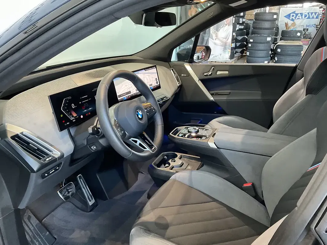 BMW iX - Thumbnail 6