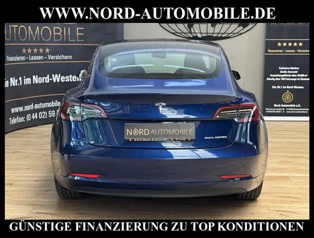 Tesla Model 3 - Thumbnail 8