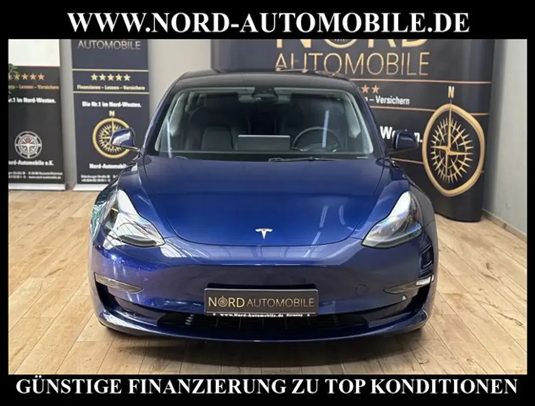 Tesla Model 3 - Thumbnail 3