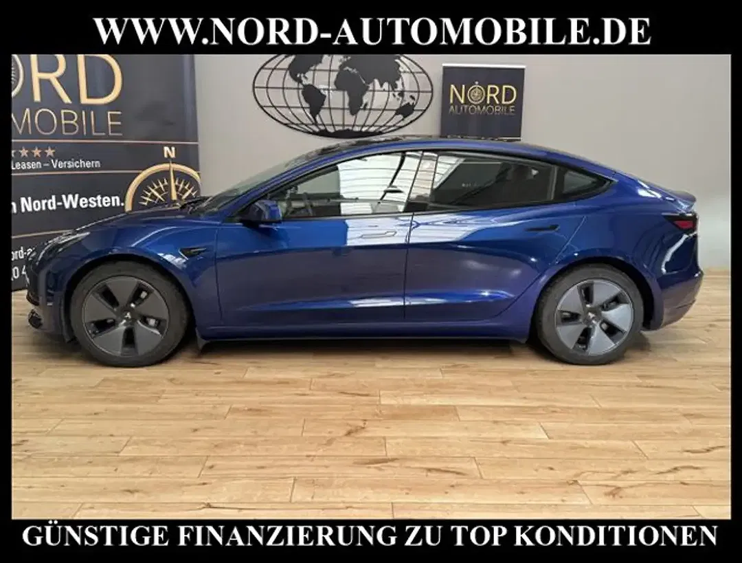 Tesla Model 3 - Thumbnail 5