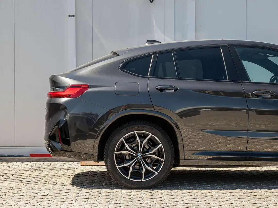 BMW X4 - Thumbnail 4