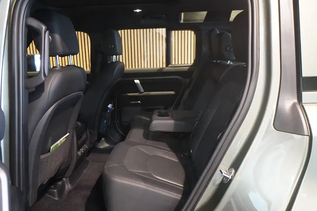 Land Rover Defender - Thumbnail 10