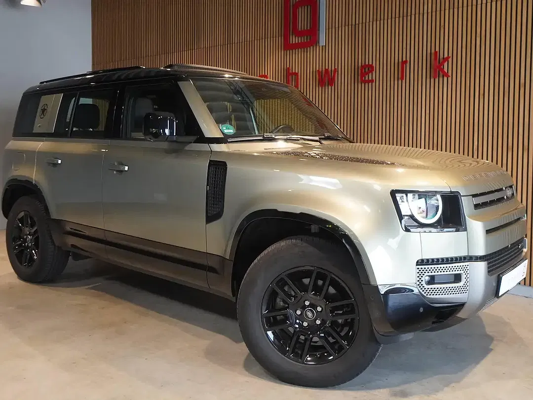 Land Rover Defender - Thumbnail 2