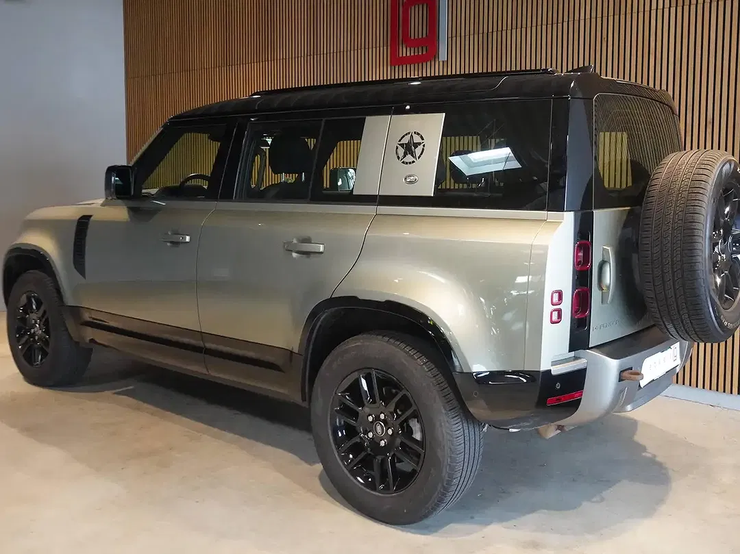 Land Rover Defender - Thumbnail 3