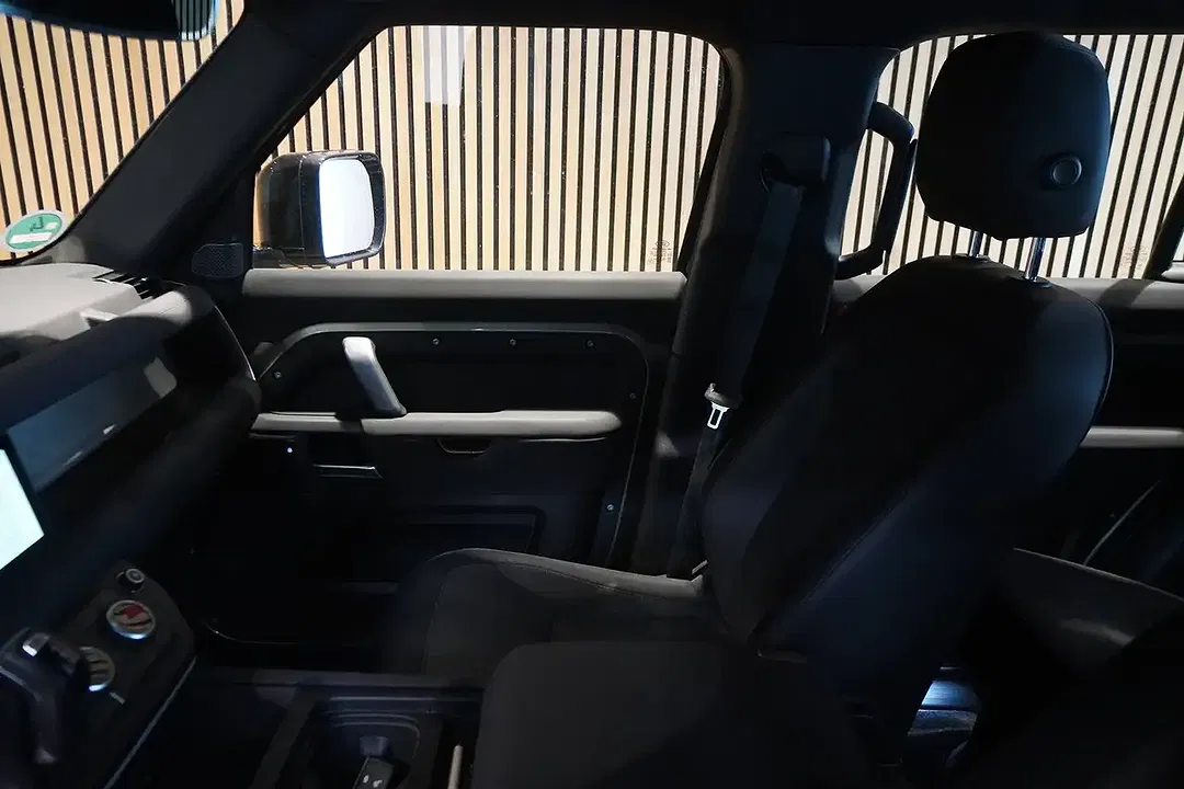 Land Rover Defender - Thumbnail 8