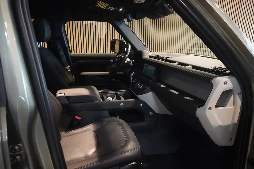 Land Rover Defender - Thumbnail 9