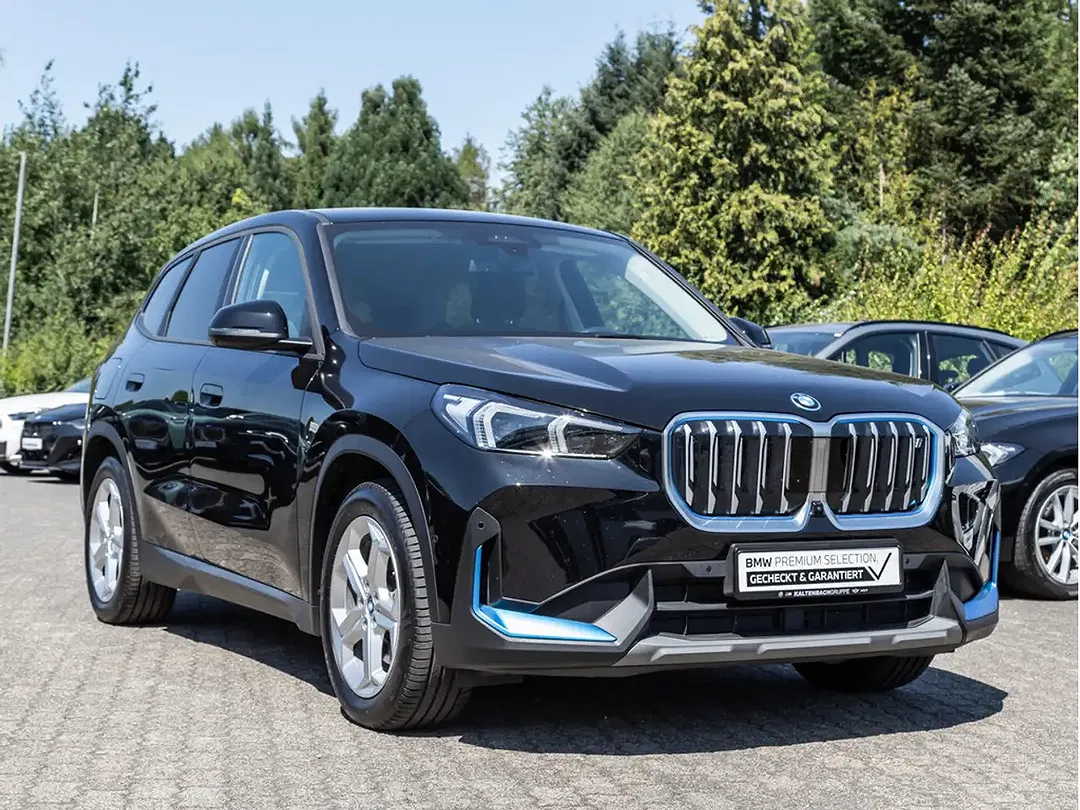 BMW iX1 - Thumbnail 3