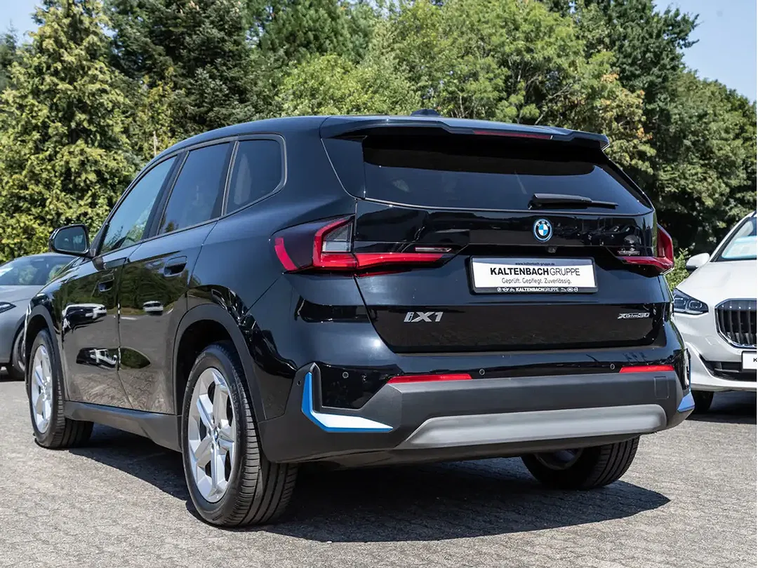 BMW iX1 - Thumbnail 6