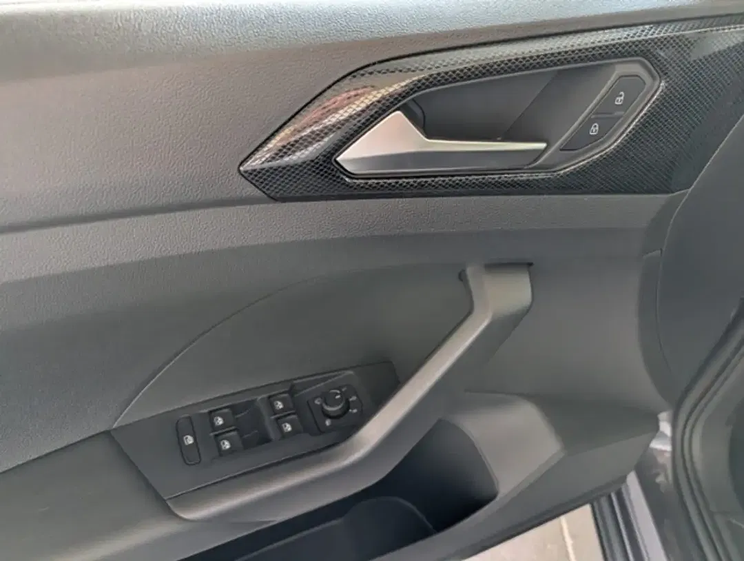 Volkswagen T-Cross - Thumbnail 10