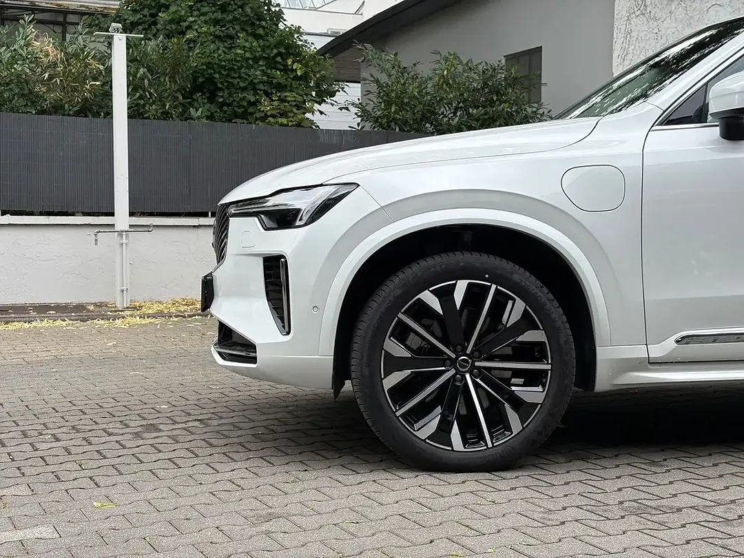 Volvo XC90 - Thumbnail 3