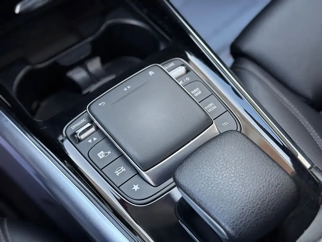 Mercedes-Benz GLA 180 Progressive - foto 15