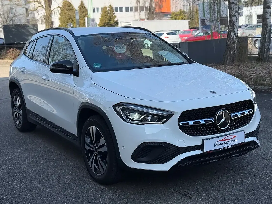 Mercedes-Benz GLA 180 - Thumbnail 3