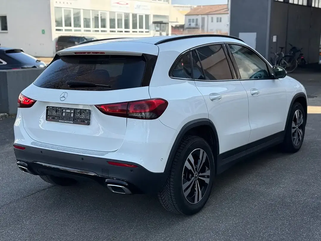 Mercedes-Benz GLA 180 - Thumbnail 4
