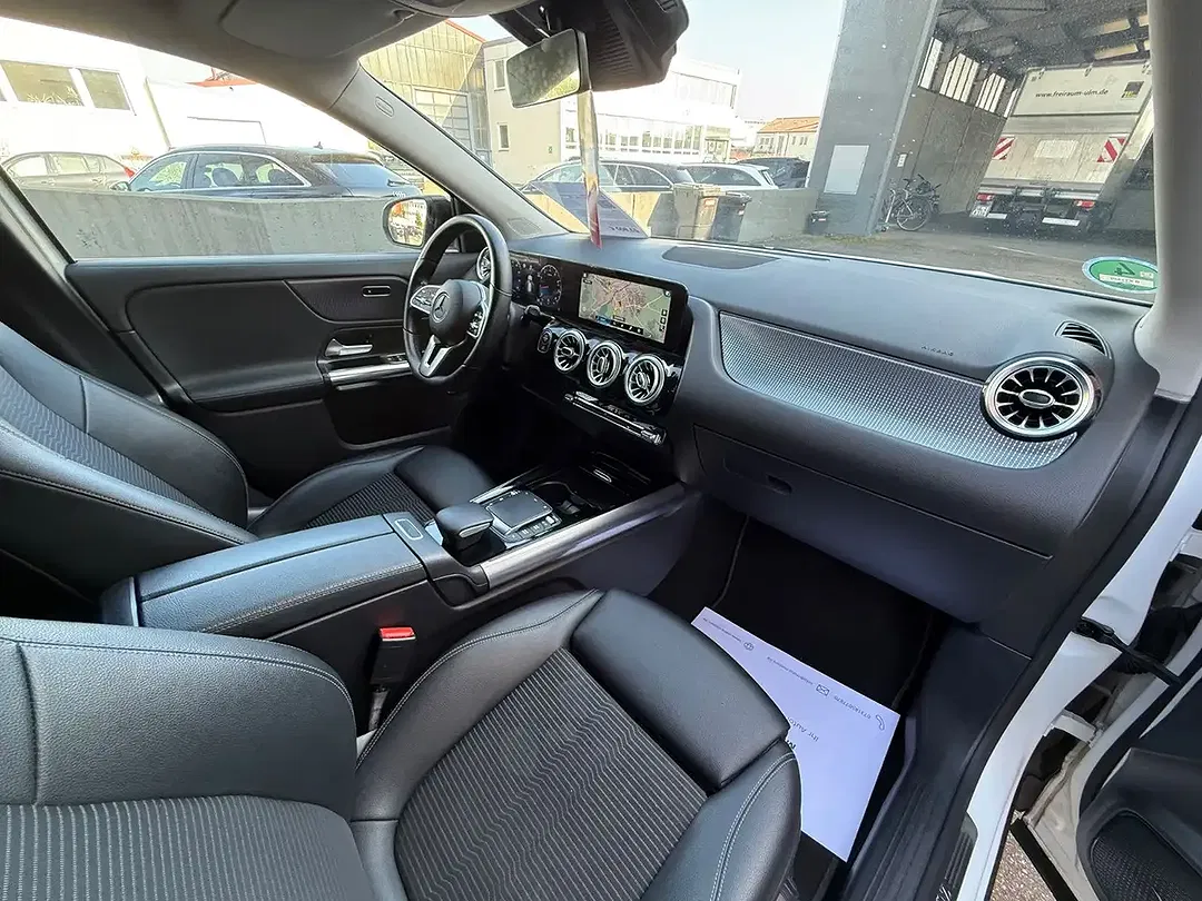 Mercedes-Benz GLA 180 - Thumbnail 9