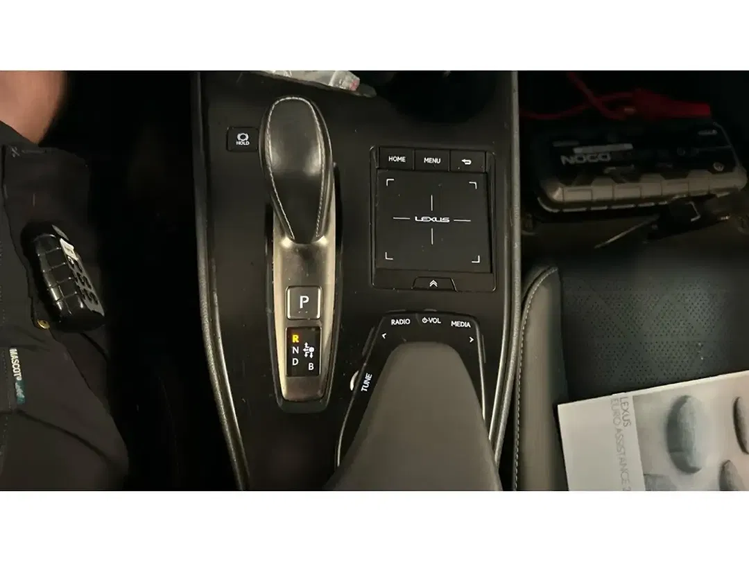 Lexus UX 300e - Thumbnail 11