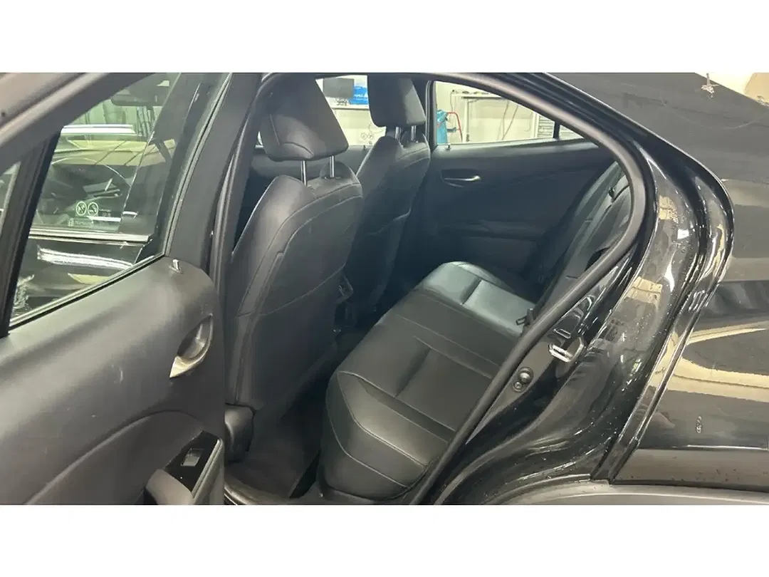Lexus UX 300e - Thumbnail 13