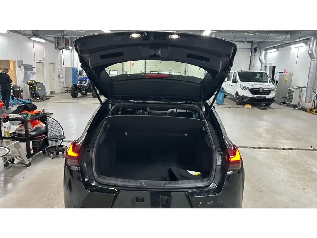 Lexus UX 300e - Thumbnail 15