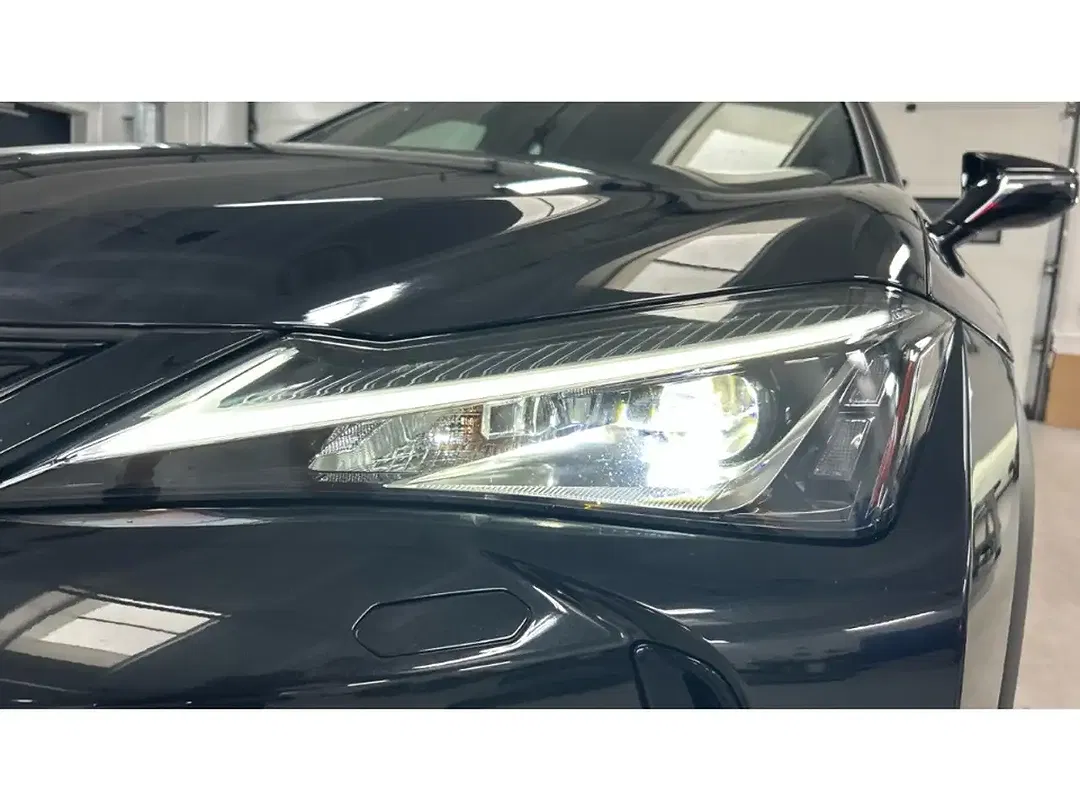 Lexus UX 300e - Thumbnail 17