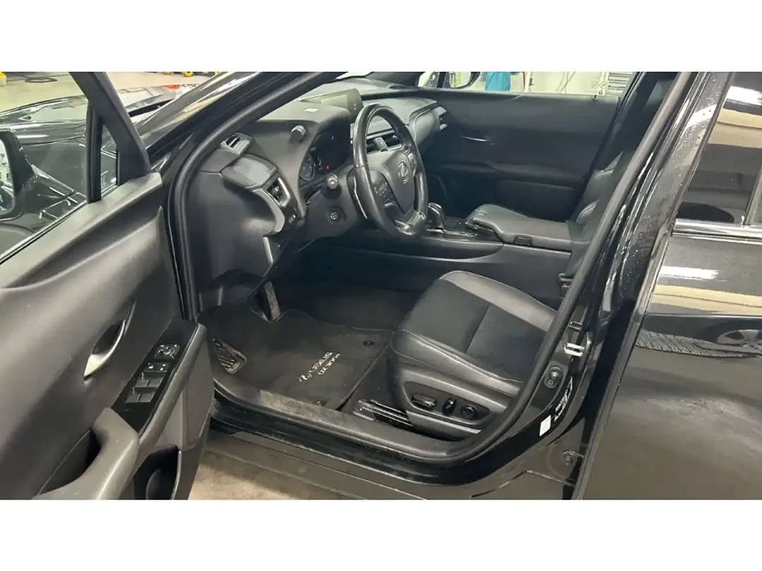 Lexus UX 300e - Thumbnail 5