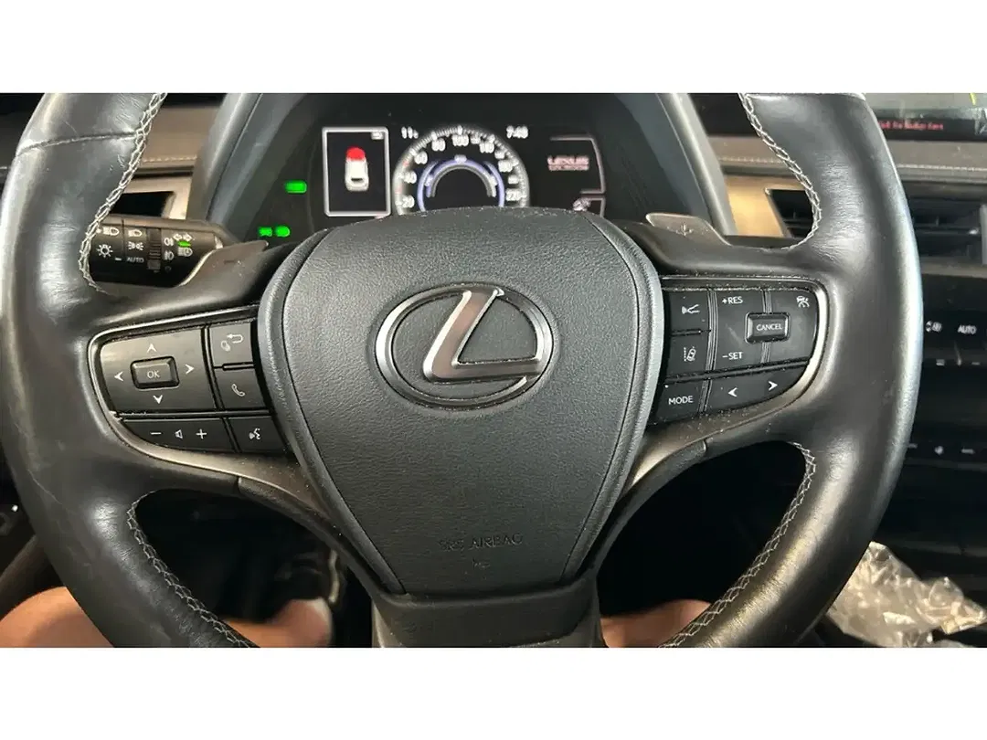 Lexus UX 300e - Thumbnail 7