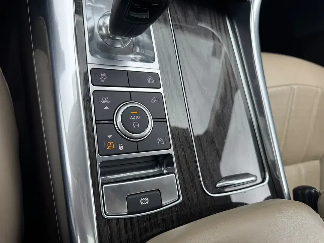 Land Rover Range Rover Sport - Thumbnail 14
