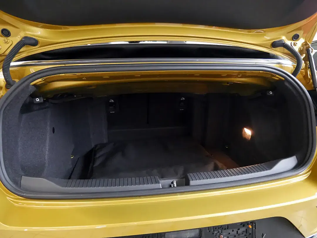 Volkswagen T-Roc - Thumbnail 8