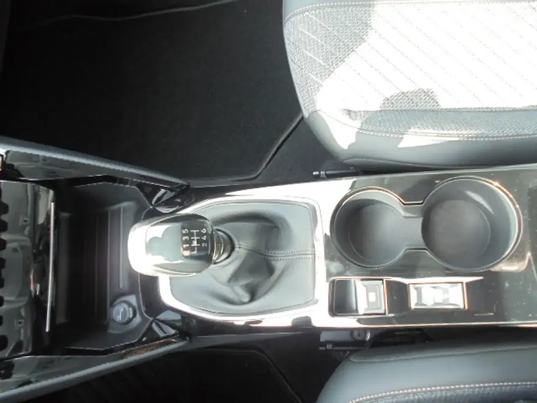 Peugeot 208 - Thumbnail 14