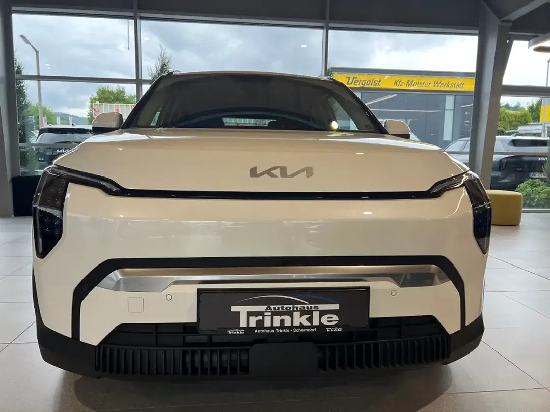 Kia EV3 - Thumbnail 1