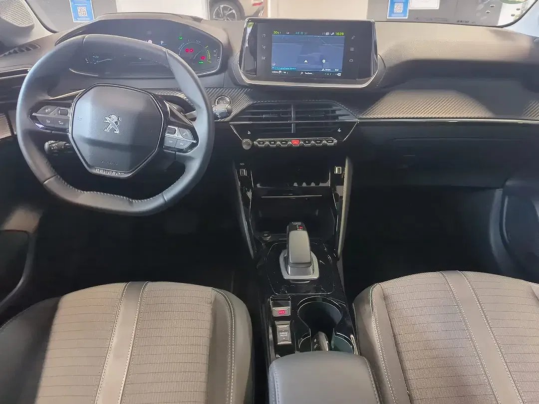 Peugeot 208 - Thumbnail 10