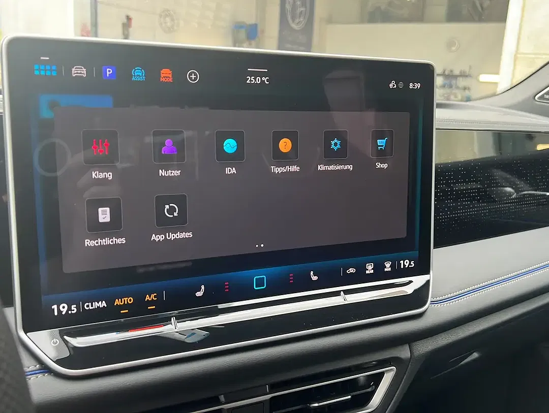 Volkswagen Tiguan - Thumbnail 17