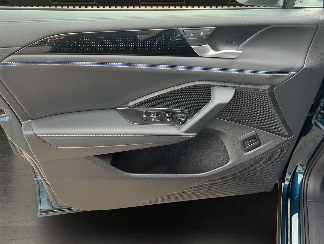 Volkswagen Tiguan - Thumbnail 8