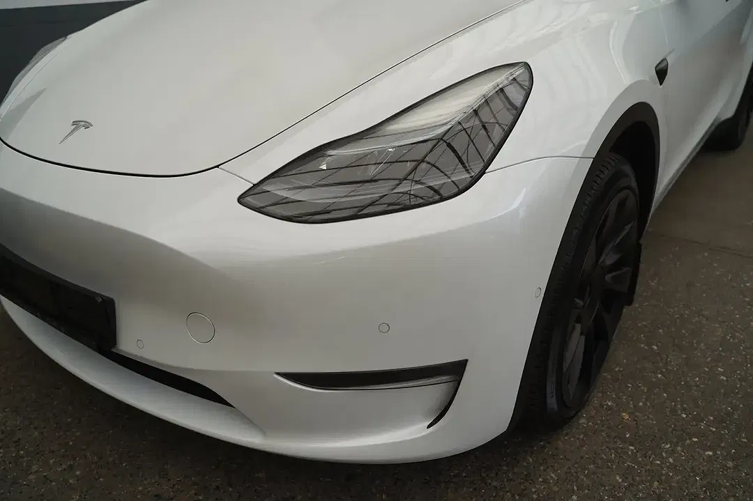 Tesla Model Y - Thumbnail 15
