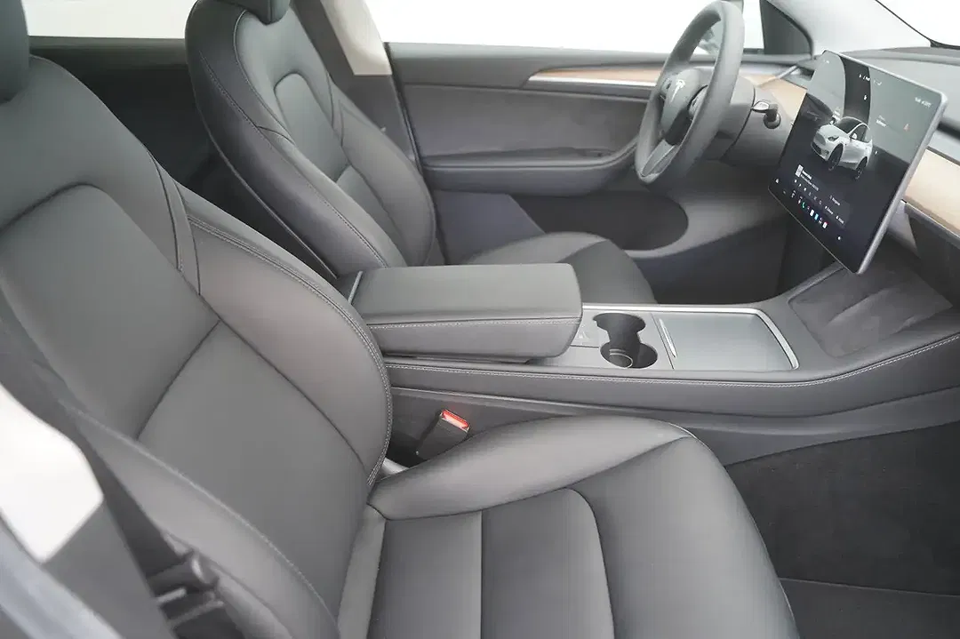 Tesla Model Y - Thumbnail 17