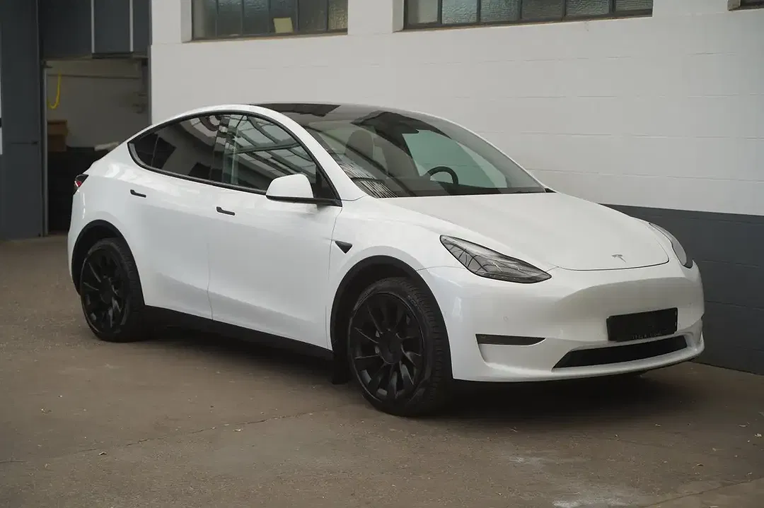 Tesla Model Y - Thumbnail 19