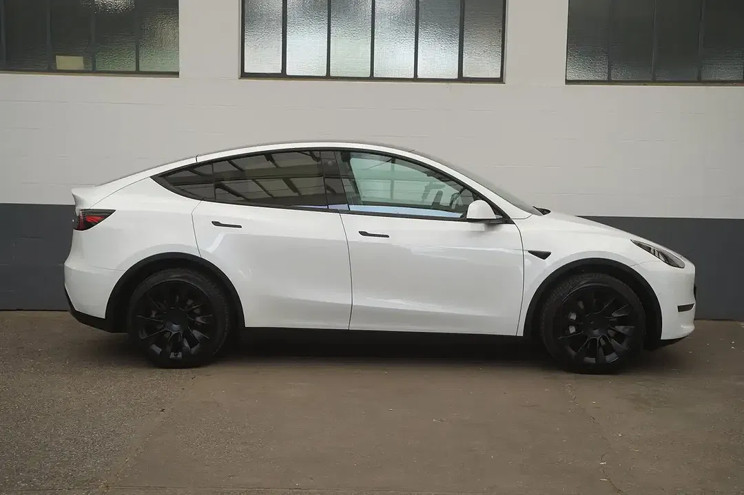 Tesla Model Y - Thumbnail 20