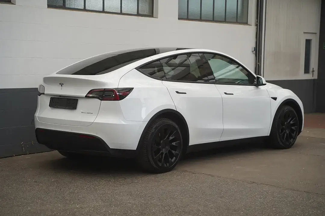 Tesla Model Y - Thumbnail 21