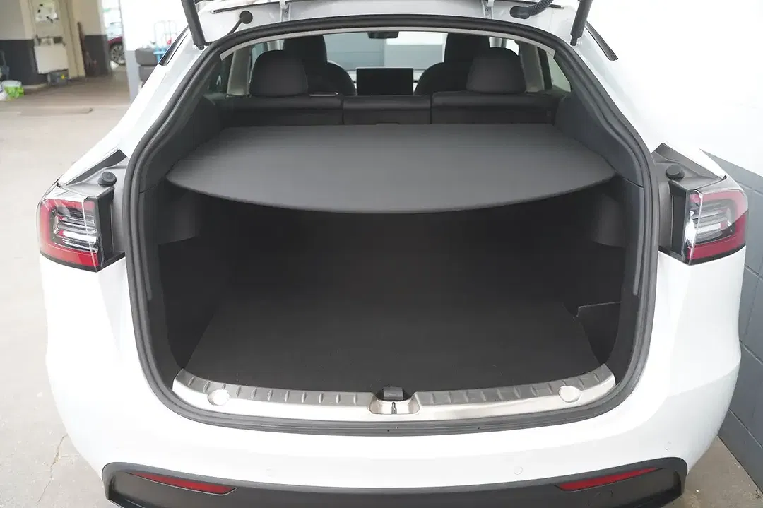 Tesla Model Y - Thumbnail 7