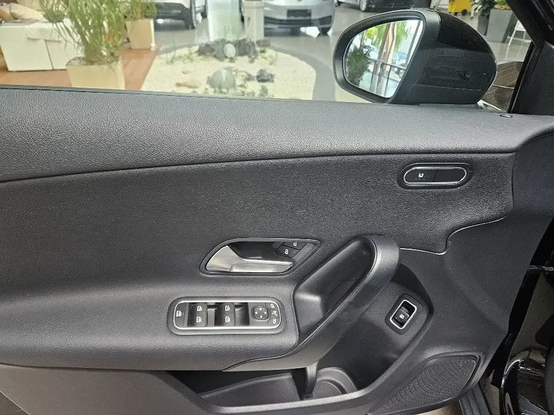 Mercedes-Benz A 250 - Thumbnail 4