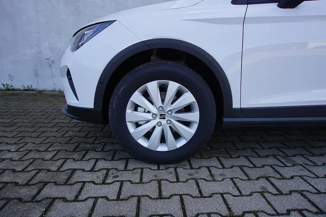 SEAT Arona - Thumbnail 3