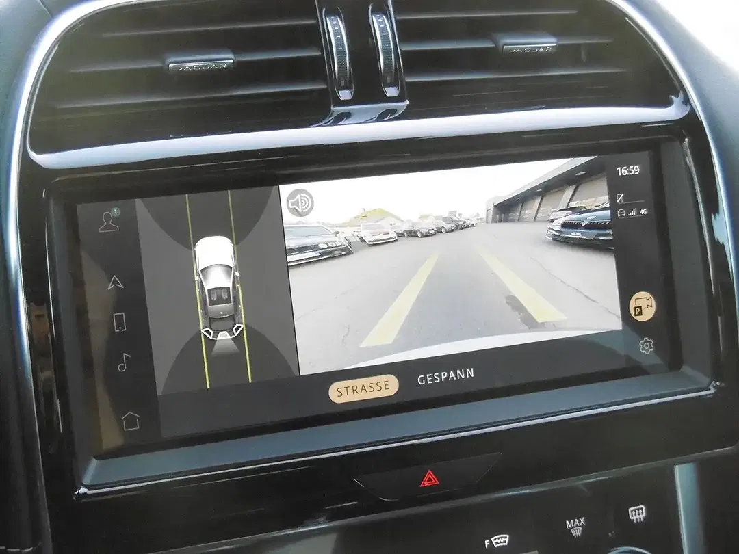 Jaguar XE - Thumbnail 10