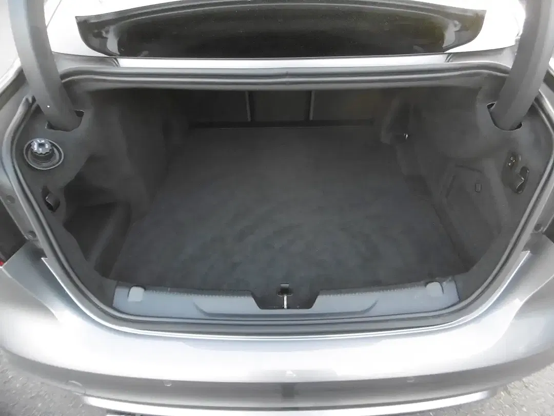 Jaguar XE - Thumbnail 14